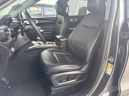 Used 2023 Ford Explorer Limited w/ Limited Technology Package RWD image 11