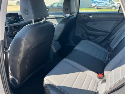 Used 2025 Volkswagen Jetta SE FWD image 37