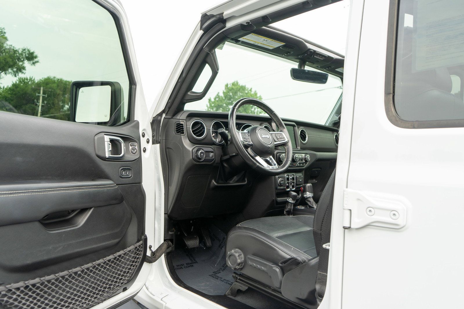 Used 2023 Jeep Wrangler Unlimited Sahara w/ Safety Group AWD/4WD image 14