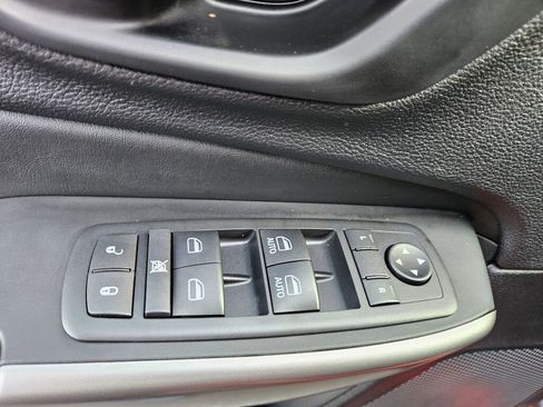 Used 2021 Jeep Cherokee Latitude Lux w/ Comfort/Convenience Group image 19