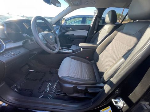 Used 2025 Chevrolet Trax LT image 24