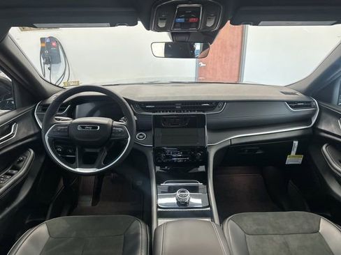 New 2025 Jeep Grand Cherokee L Altitude image 43