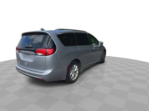 Used 2020 Chrysler Pacifica Limited image 9