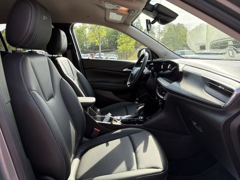 Used 2024 Buick Encore GX Sport Touring w/ Black Roof Package FWD image 17