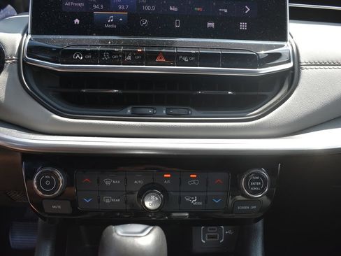 Used 2025 Jeep Compass Limited AWD/4WD image 18