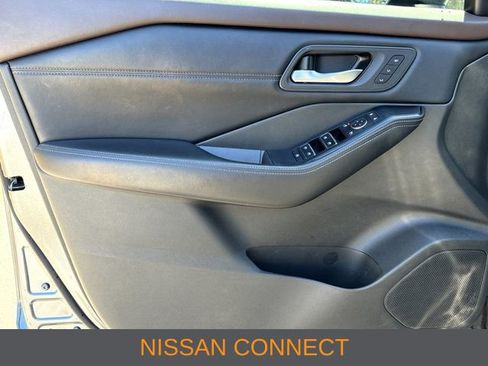 Used 2023 Nissan Rogue SL AWD/4WD image 16