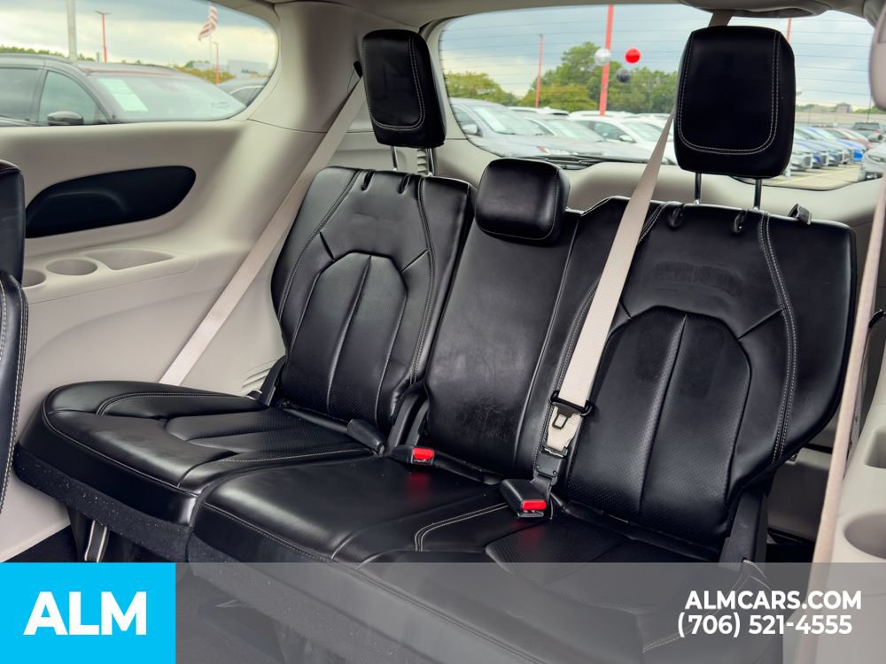 Used 2023 Chrysler Pacifica Touring-L FWD image 15