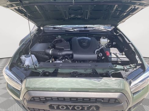 Used 2022 Toyota Tacoma TRD Off-Road AWD/4WD image 9