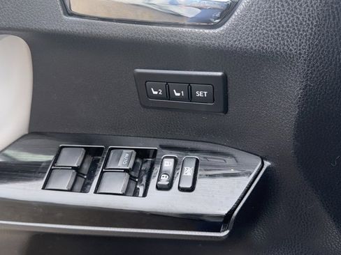 Used 2017 Toyota RAV4 Limited image 19