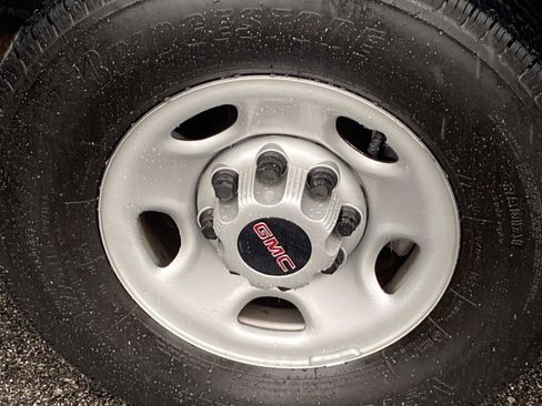 Used 2024 GMC Savana 2500 w/ Driver Convenience Package image 24