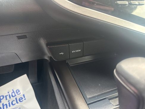 Used 2024 Toyota Camry SE image 35