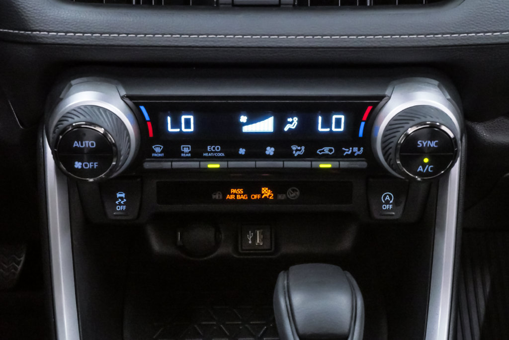 Used 2024 Toyota RAV4 XLE w/ Convenience Package FWD image 18