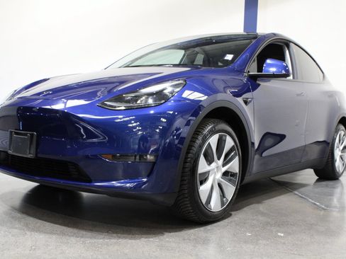 Used 2023 Tesla Model Y Long Range AWD/4WD image 5