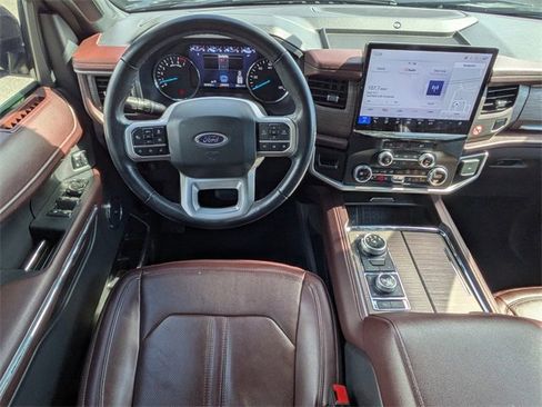 Used 2024 Ford Expedition Limited image 11