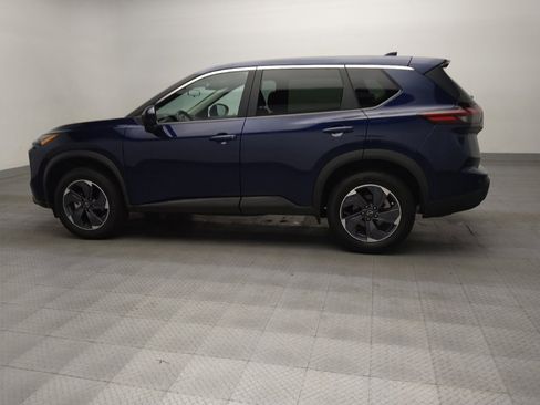 Used 2024 Nissan Rogue SV image 3