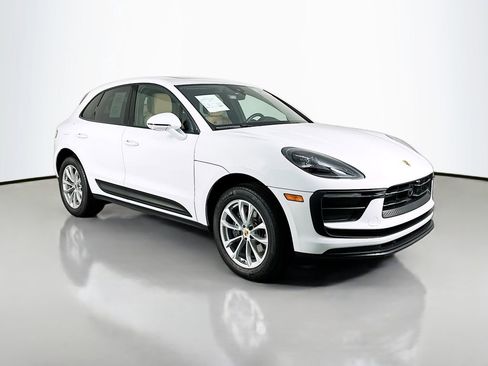 Used 2025 Porsche Macan image 7