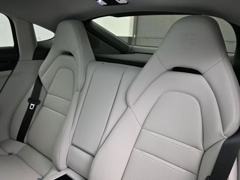 Certified 2023 Porsche Panamera Platinum Edition image 6