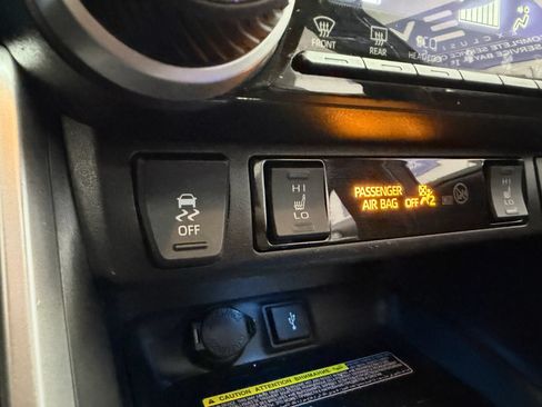 Used 2020 Toyota RAV4 XSE AWD/4WD image 29