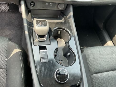 Used 2025 Nissan Rogue SV AWD/4WD image 22