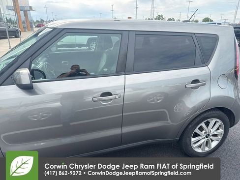 Used 2018 Kia Soul + FWD image 3