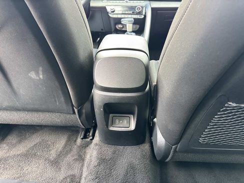Used 2025 Hyundai Elantra SEL FWD image 31