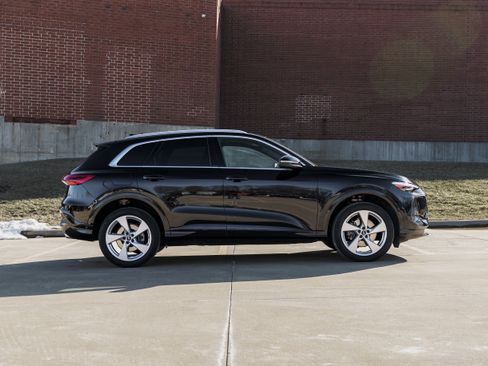 Used 2025 Audi Q5 Premium Plus w/ Premium Plus image 3