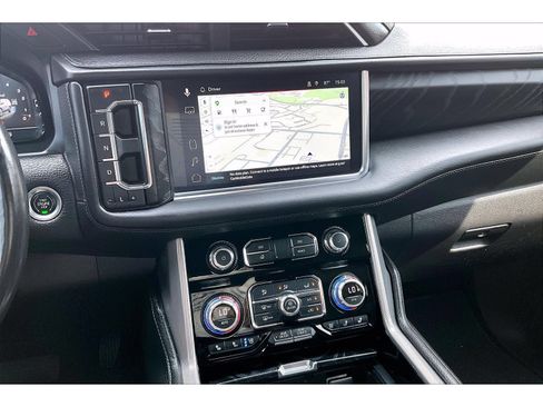 Used 2022 GMC Yukon XL Denali AWD/4WD image 9