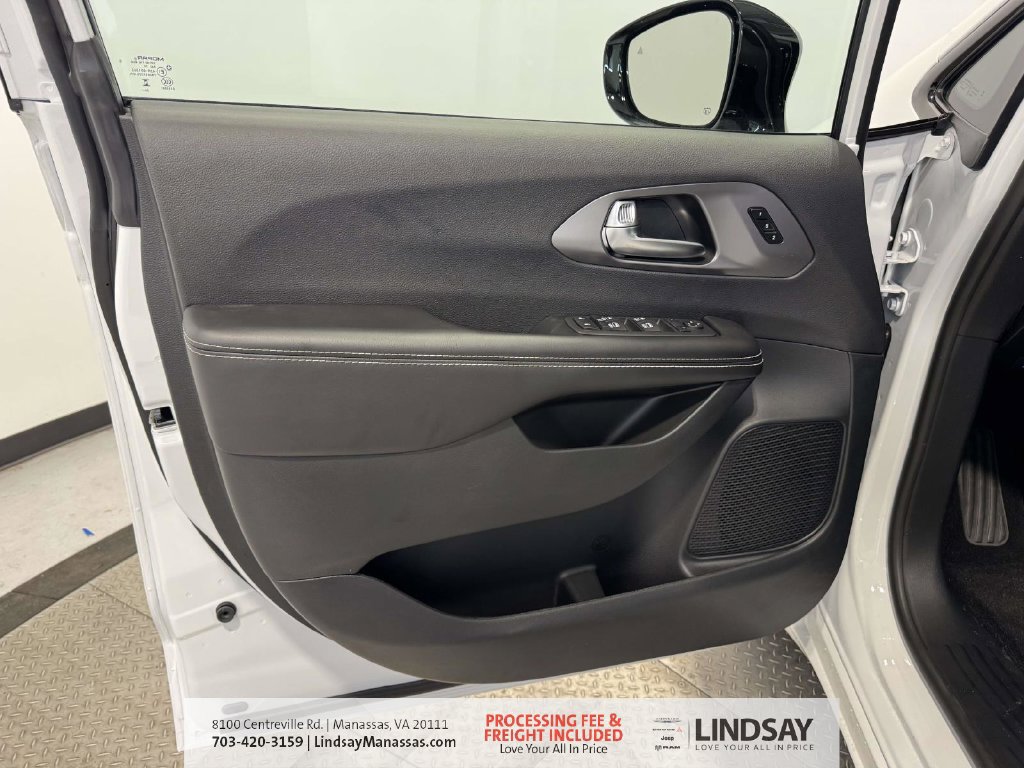 New 2026 Chrysler Pacifica Select w/ S Appearance Package FWD image 16