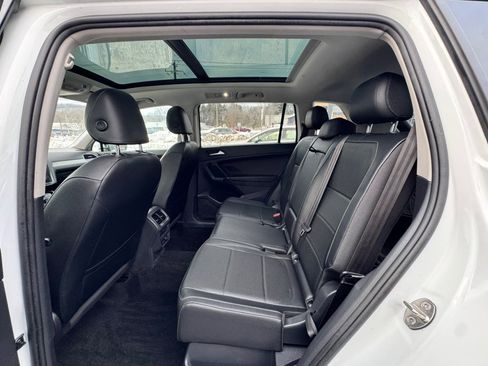 Used 2020 Volkswagen Tiguan SE w/ Panoramic Sunroof Package image 18