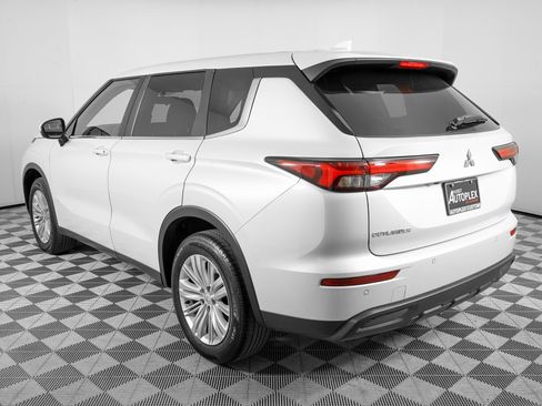 Used 2023 Mitsubishi Outlander ES image 7