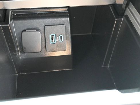 Certified 2023 Ford Explorer XLT w/ Equipment Group 202A image 20