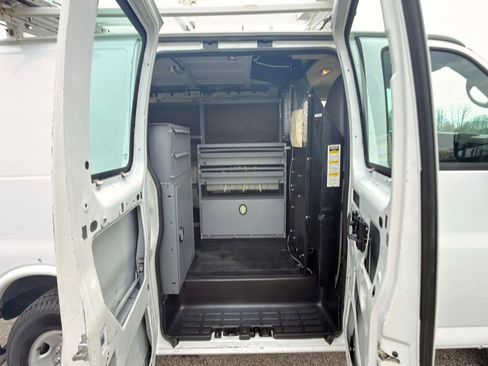 Used 2013 Chevrolet Express 2500 RWD image 13