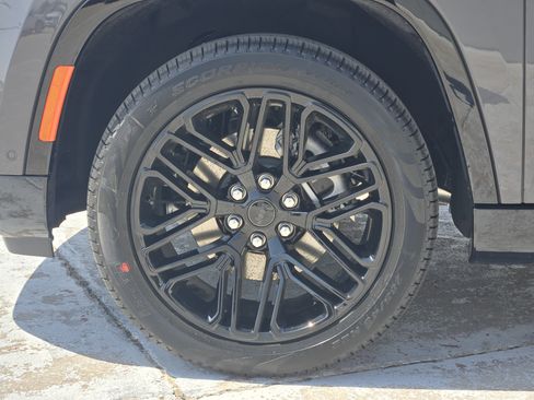 New 2026 Jeep Grand Wagoneer Limited AWD/4WD image 10