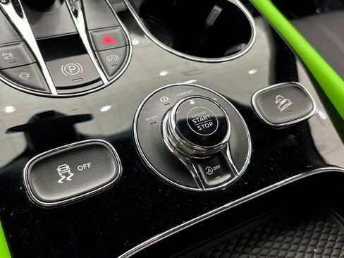 New 2025 Bentley Bentayga V8 image 43