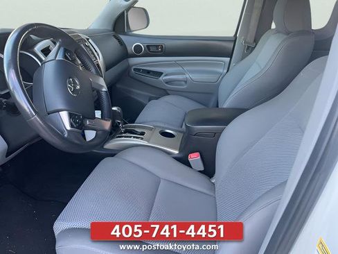 Used 2014 Toyota Tacoma 4x4 Access Cab V6 w/ TRD Sport Package image 8