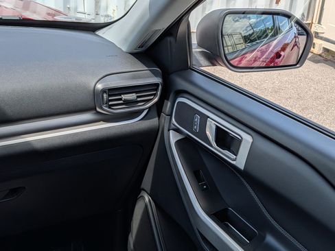 Used 2020 Ford Explorer XLT w/ Equipment Group 202A image 19