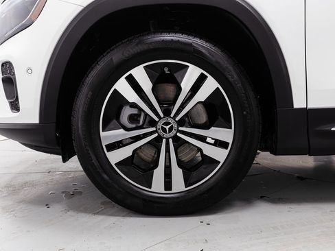 Certified 2025 Mercedes-Benz GLB 250 4MATIC image 30