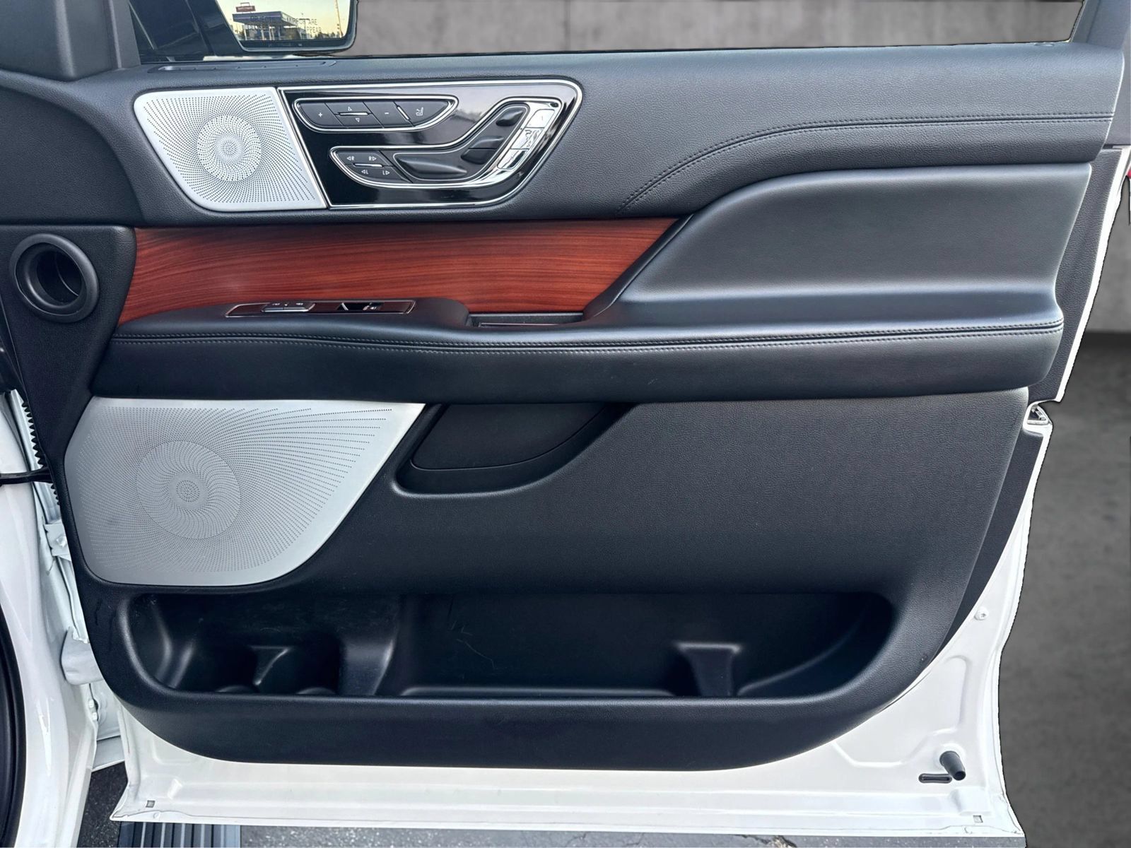 Used 2021 Lincoln Navigator Reserve AWD/4WD image 21