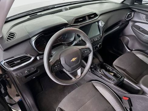 Used 2023 Chevrolet TrailBlazer LT w/ Convenience Package FWD image 2