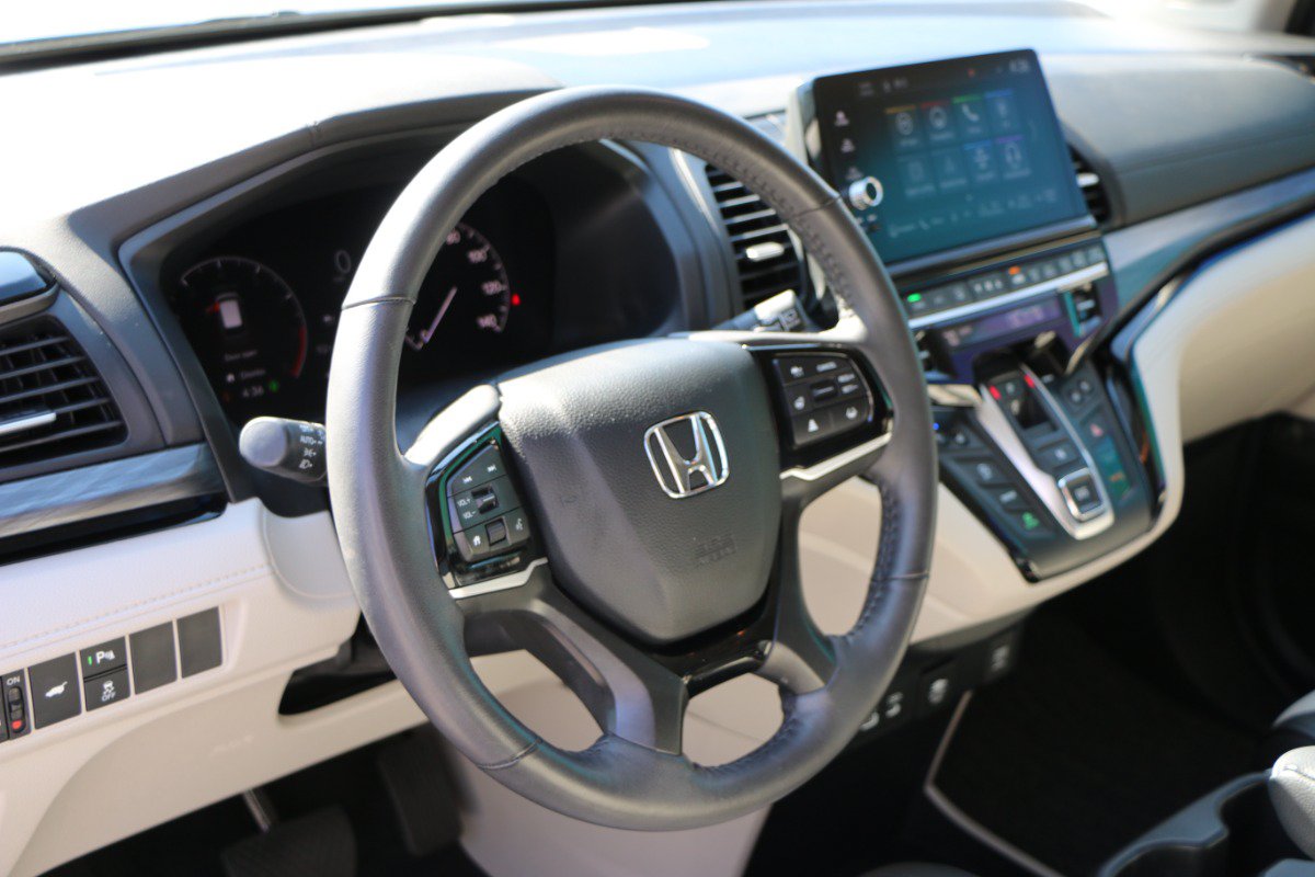Used 2025 Honda Odyssey Elite image 18