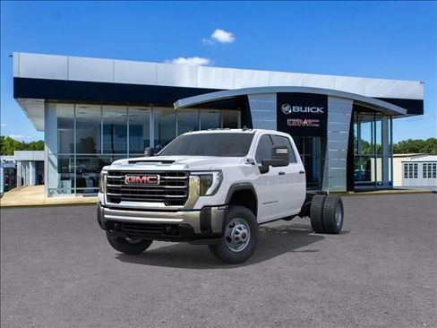 New 2025 GMC Sierra 3500 Pro w/ Convenience Package AWD/4WD image 8