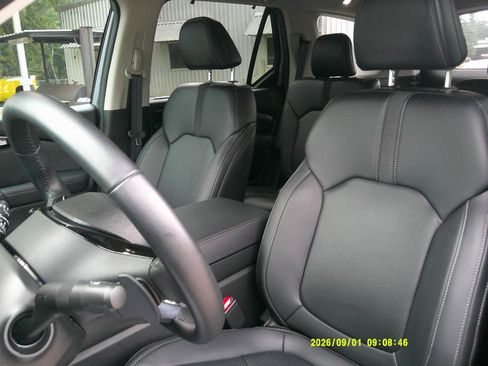 Used 2023 Honda Pilot Touring image 11
