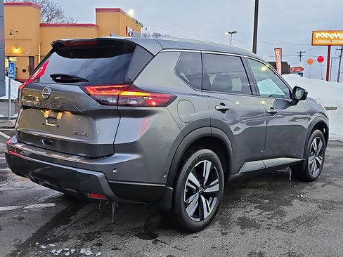 Certified 2025 Nissan Rogue SL w/ Tech Package AWD/4WD image 7