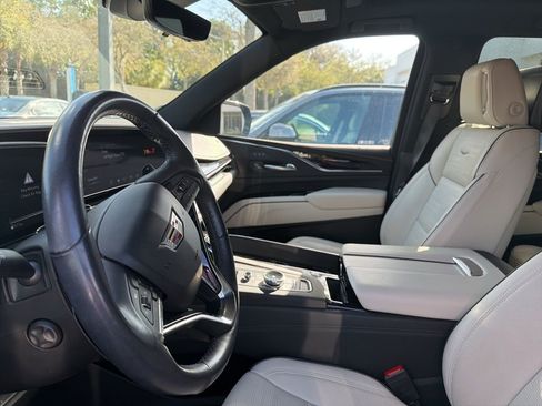 Used 2021 Cadillac Escalade ESV Sport w/ Driver Assist Tech Package image 18