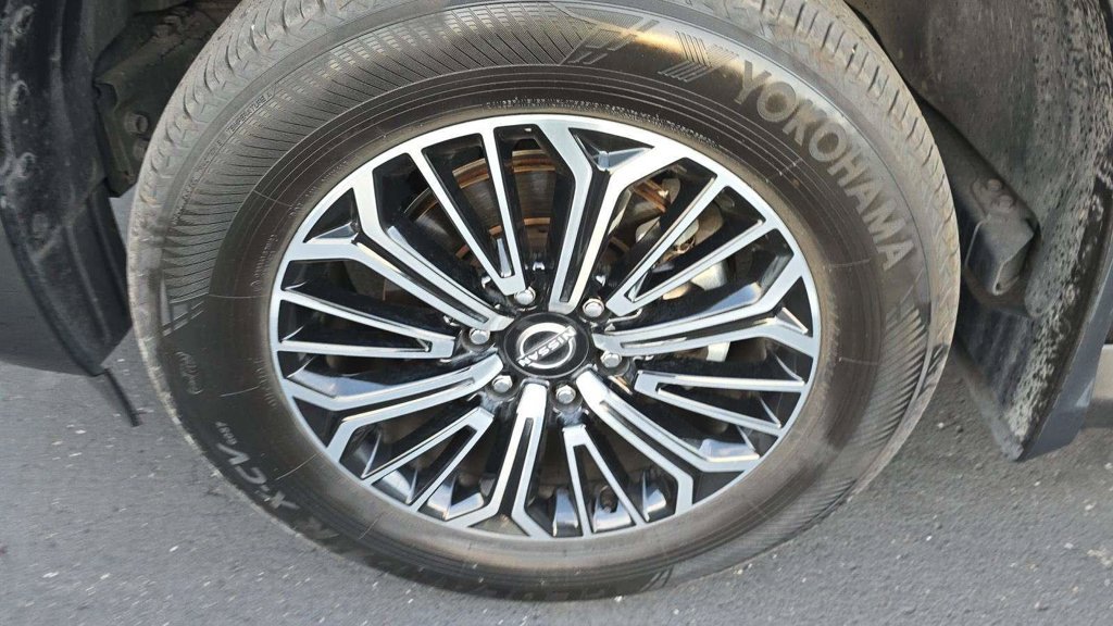 Used 2025 Nissan Armada SL w/ Captain's Chari Seat Package AWD/4WD image 12