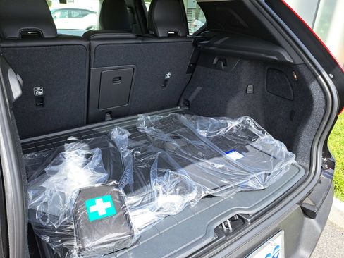 New 2025 Volvo XC40 B5 Plus w/ Protection Package Premier image 8