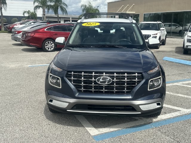 Certified 2025 Hyundai Venue Limited FWD image 3