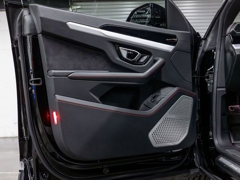 Used 2019 Lamborghini Urus AWD/4WD image 19