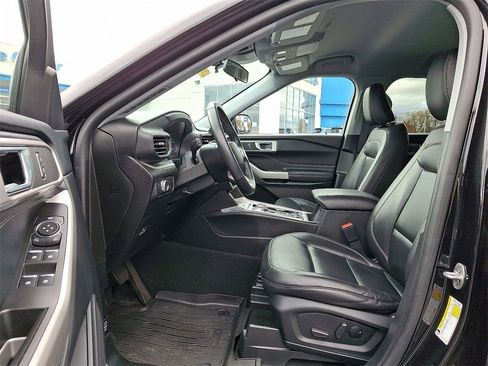 Used 2022 Ford Explorer XLT w/ Equipment Group 202A image 16