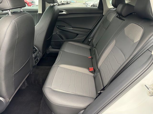 Used 2025 Volkswagen Taos SE AWD/4WD image 22